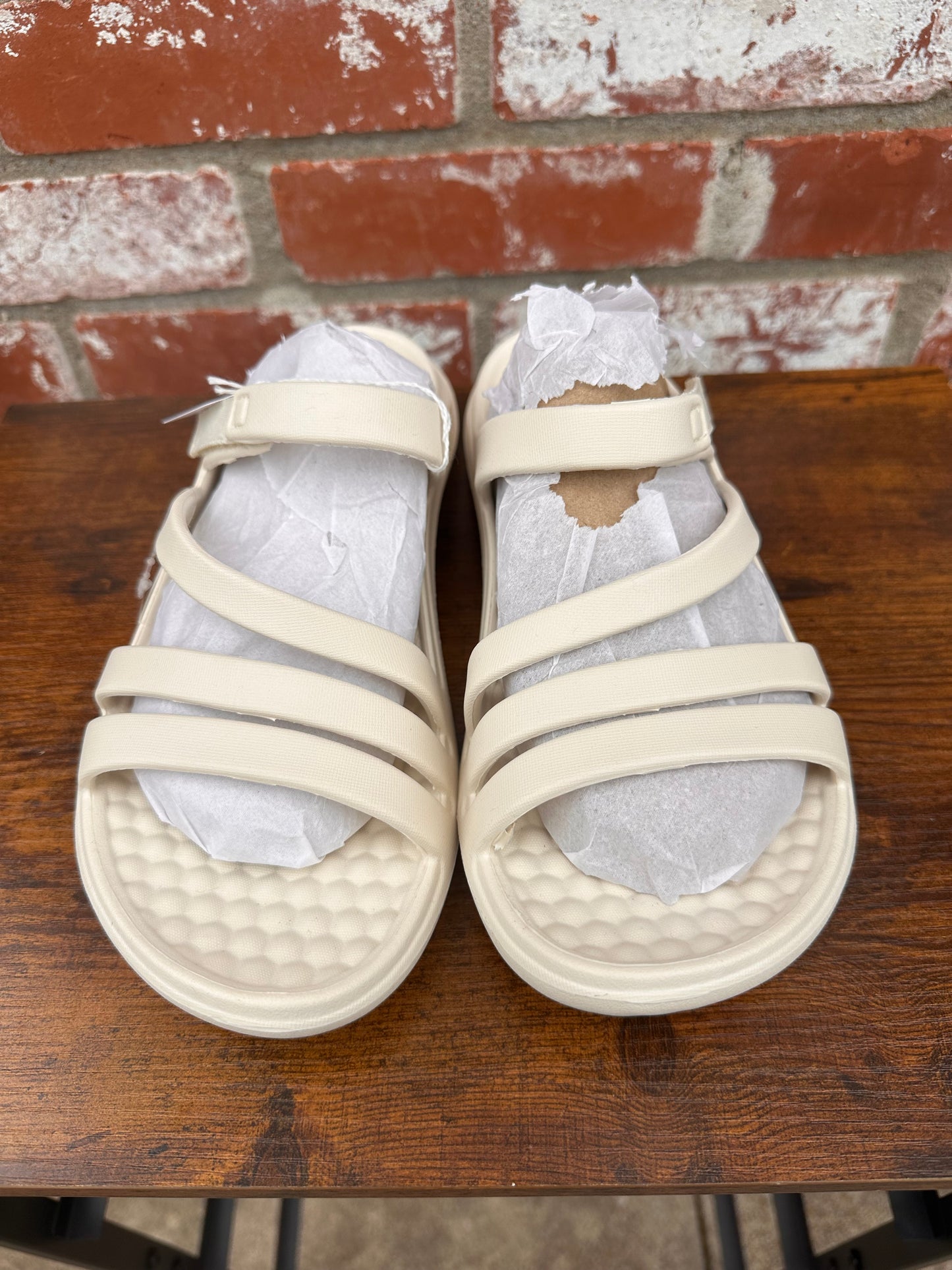 Joy Bees Size 8 Women’s Sandals