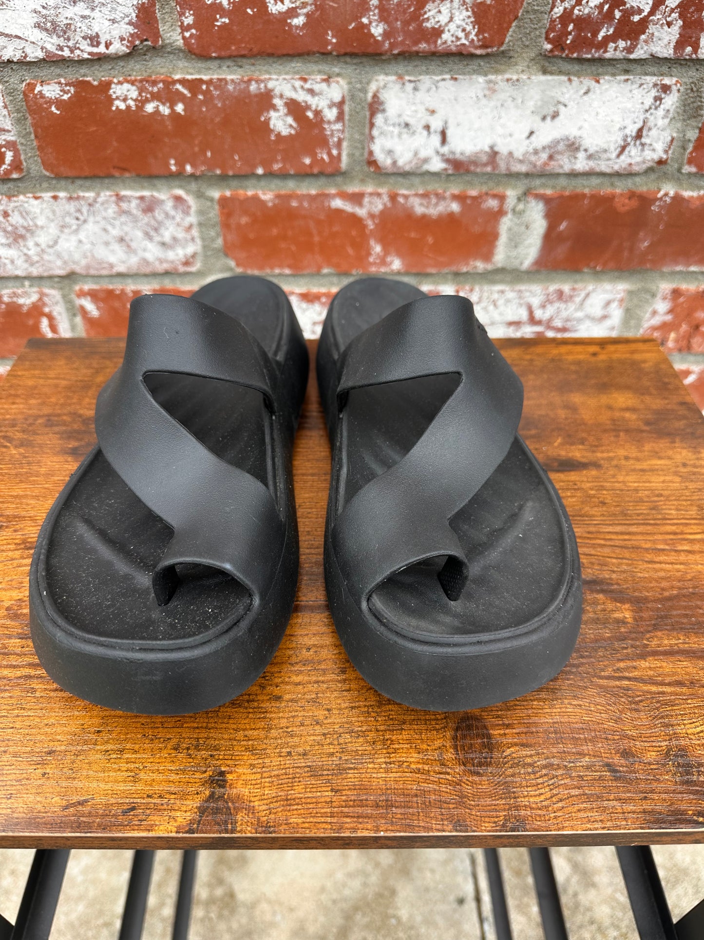Crocs Size 8 Women’s Platform Sandals