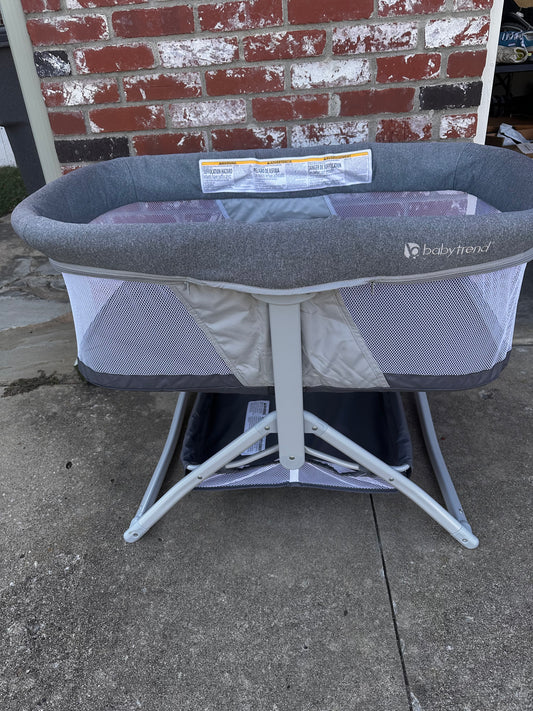 Baby Trend Quick-Fold 2-in-1 Rocking Bassinet