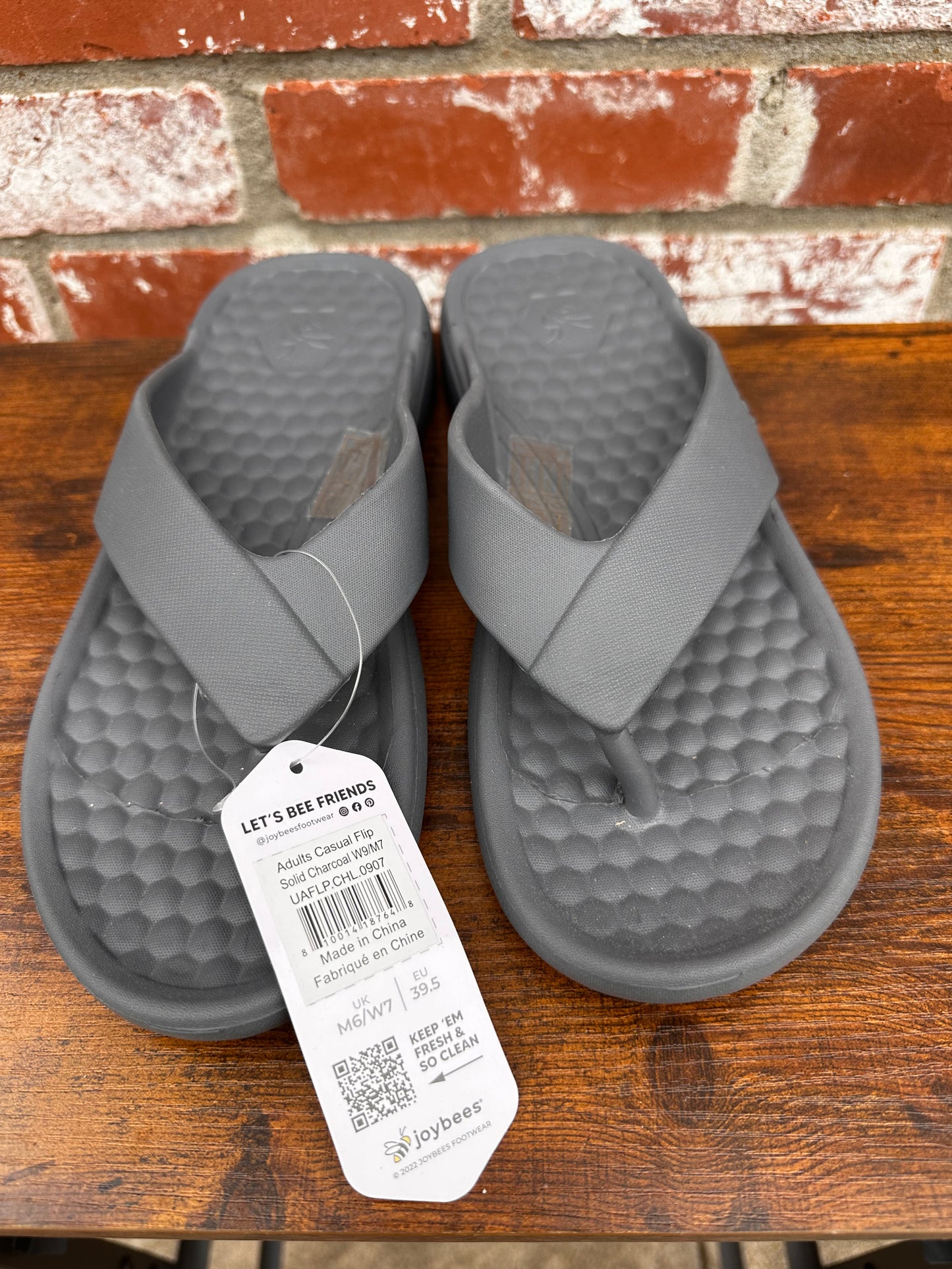 Joy Bees Men’s 7 Women’s 9 Flip Flops