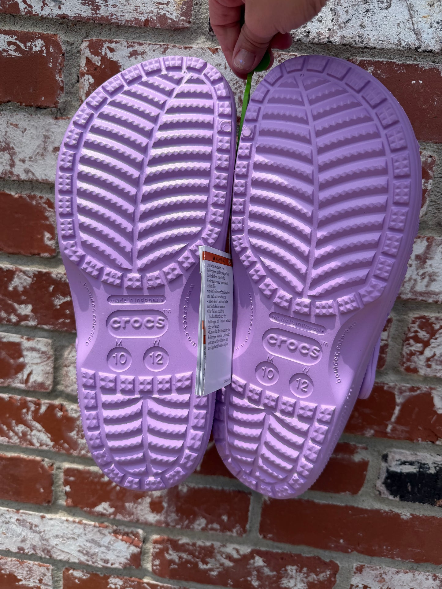 Women’s 12 Men’s 10 Crocs
