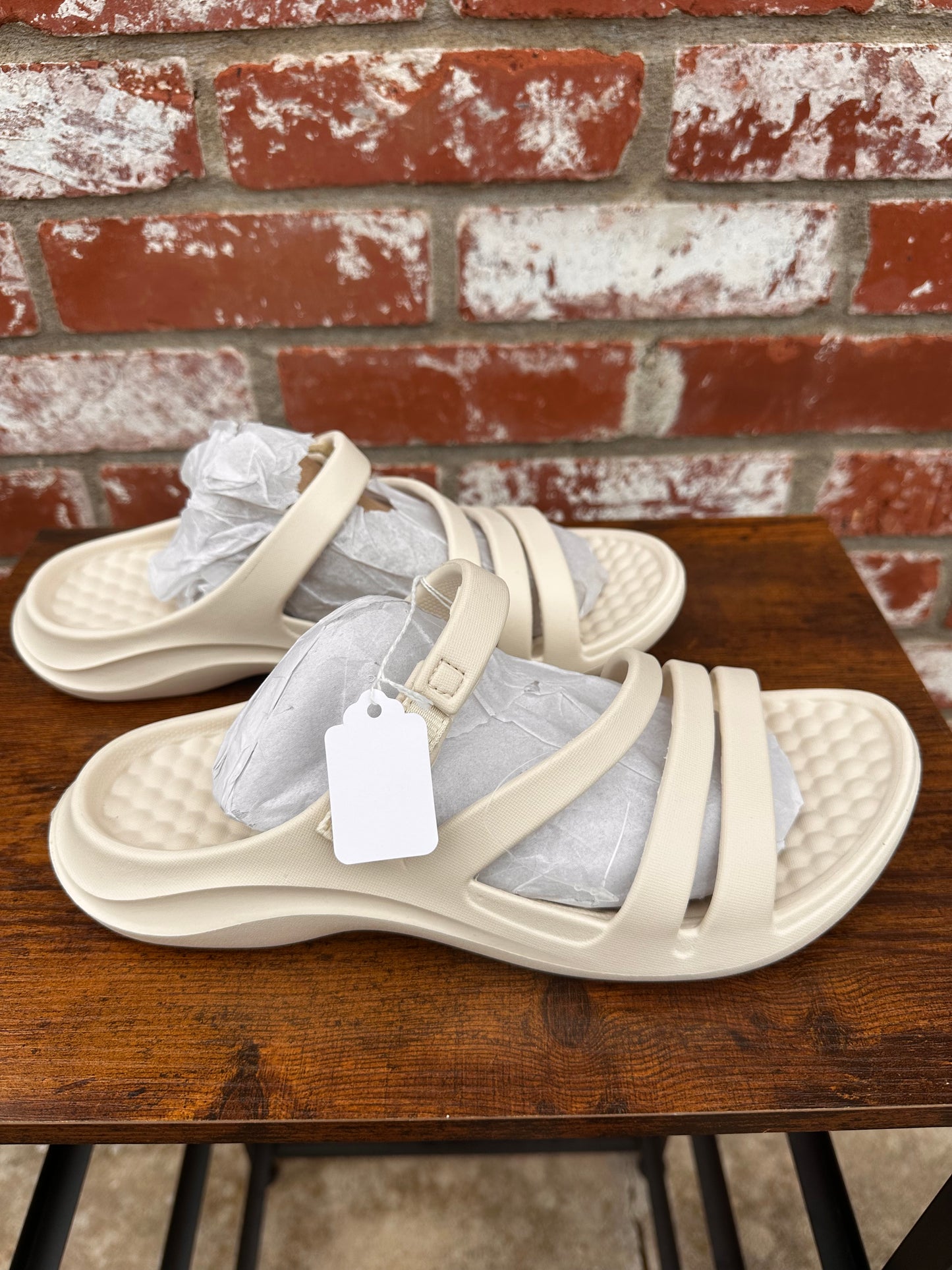 Joy Bees Size 8 Women’s Sandals