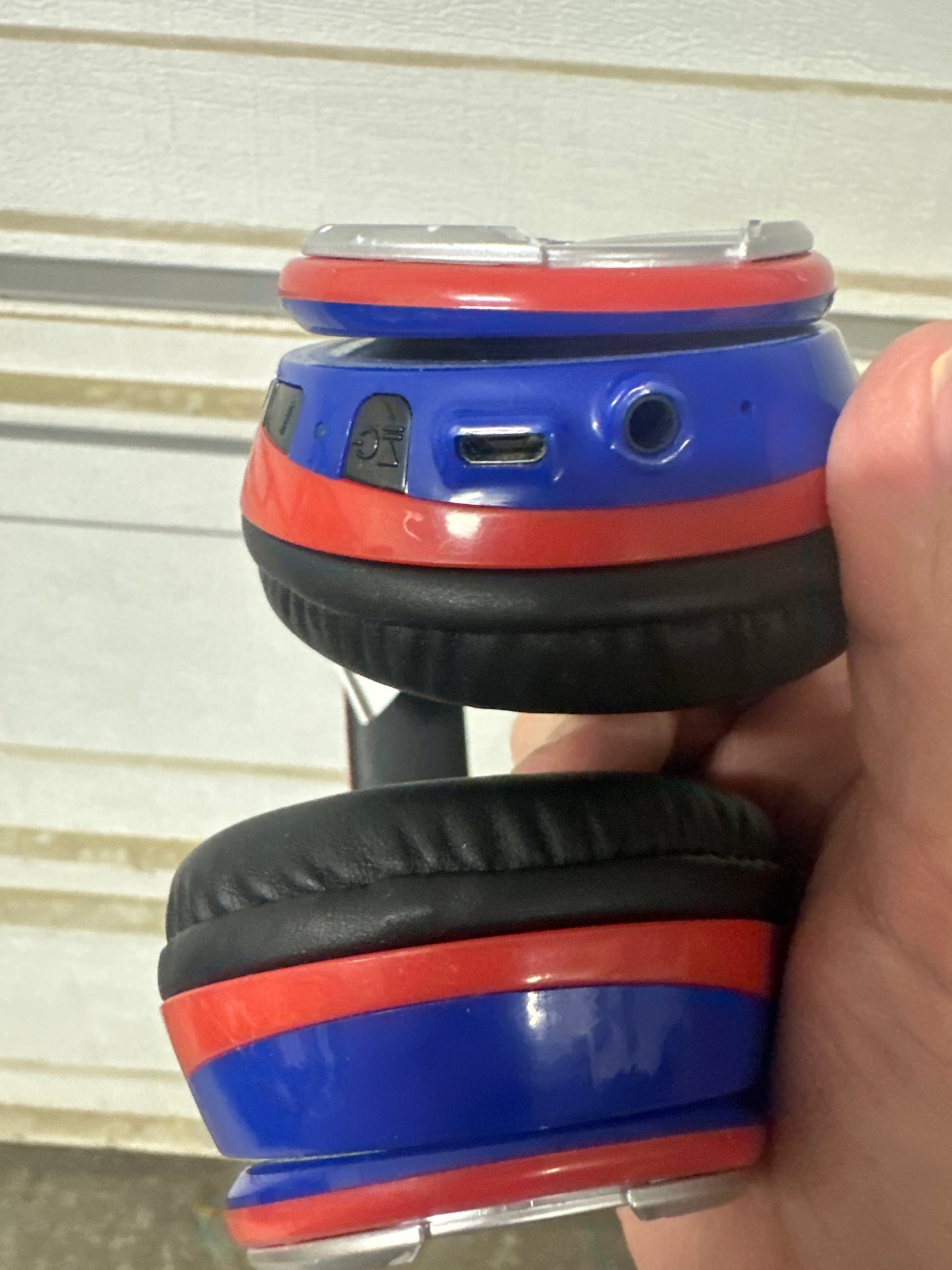 Spider-Man Headphones — No charging cable