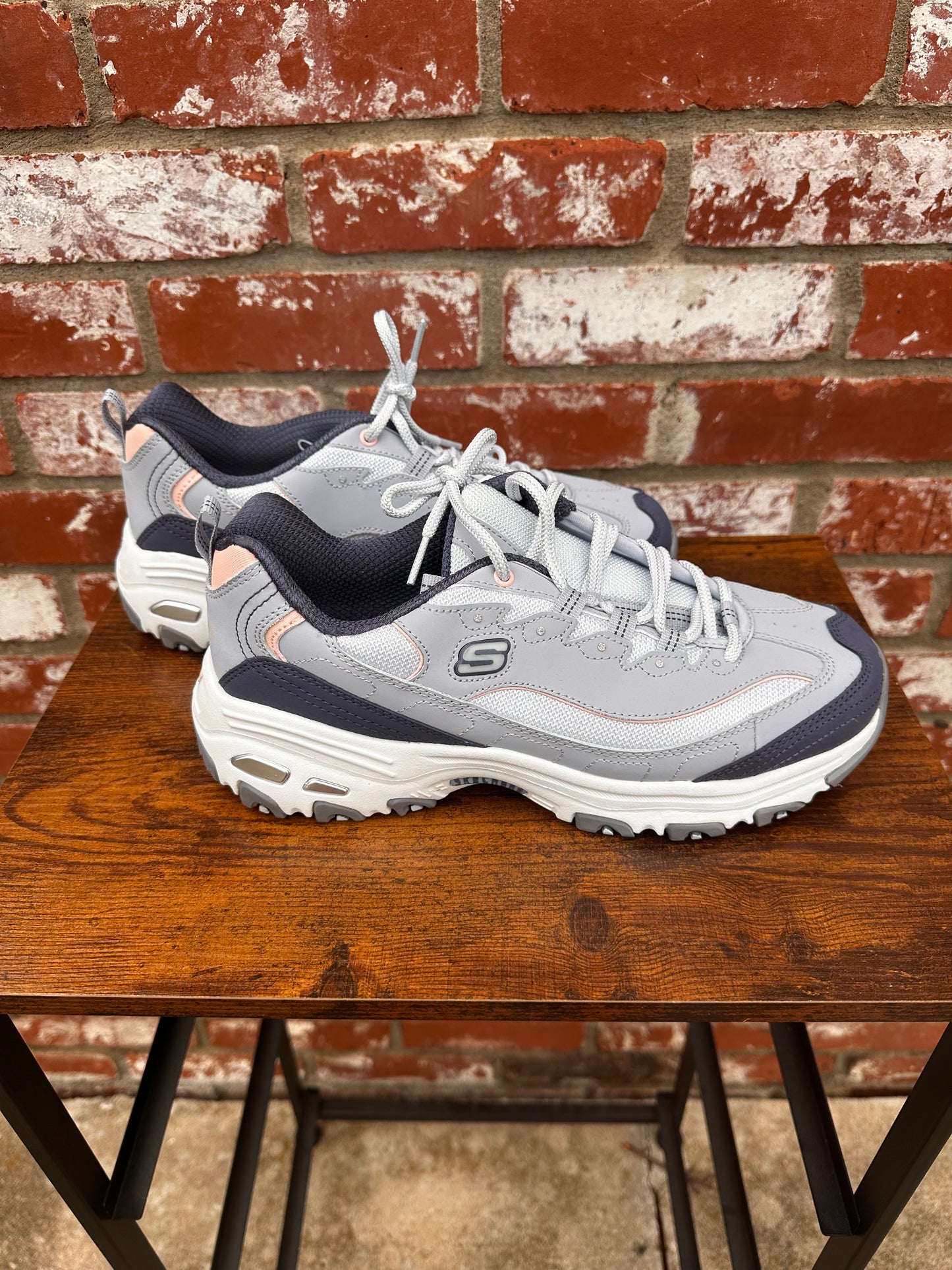 Sketchers D’Lites Women’s Size 9 Shoes