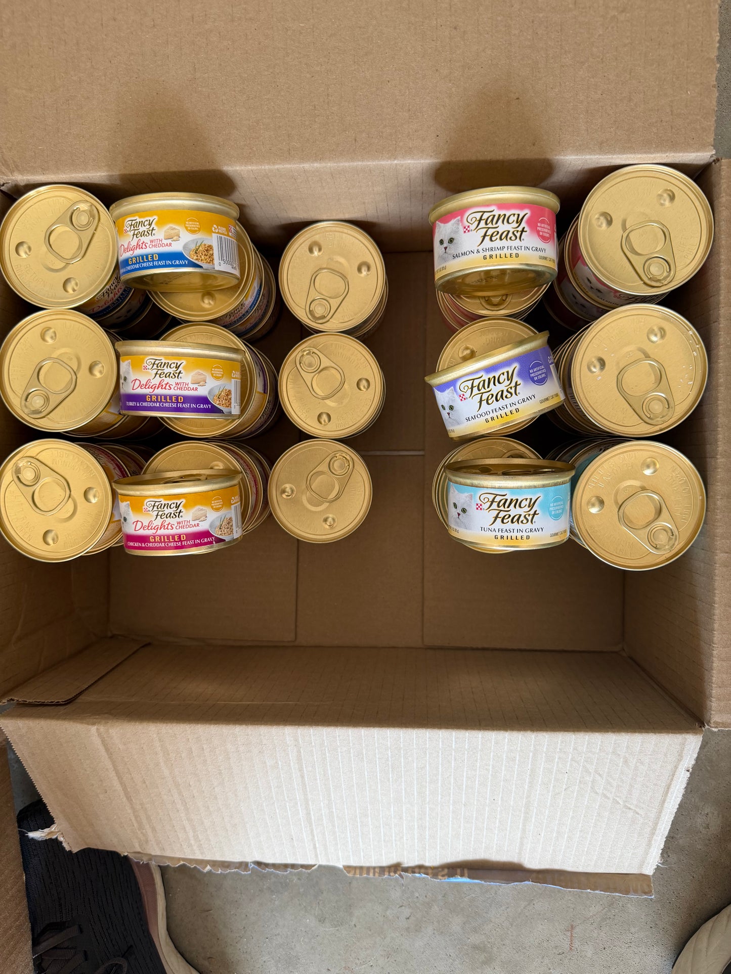 Fancy Feast Wet Cat Food 18 Cans