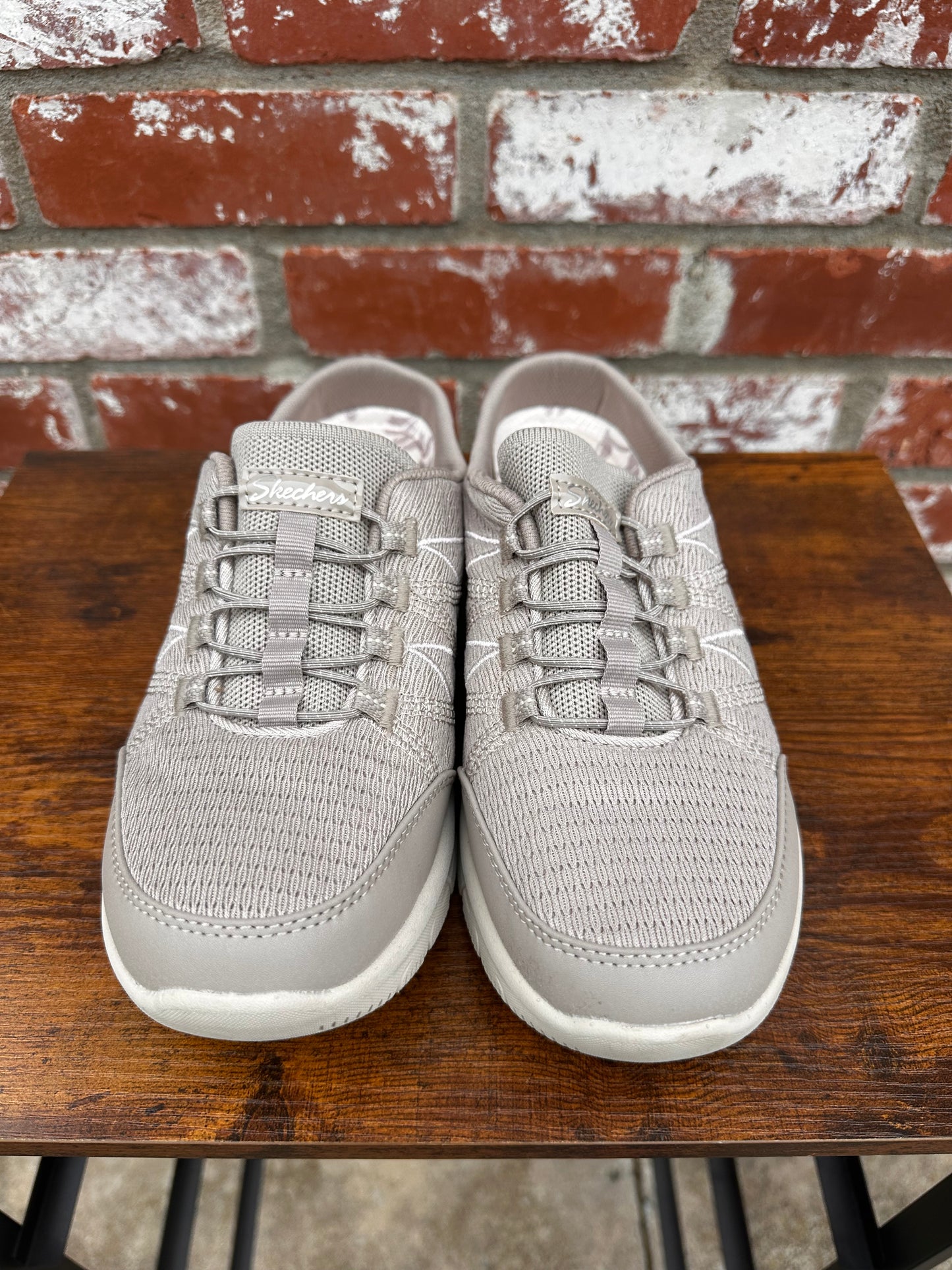 Sketchers Size 7.5 Women’s Slip-On Shoes