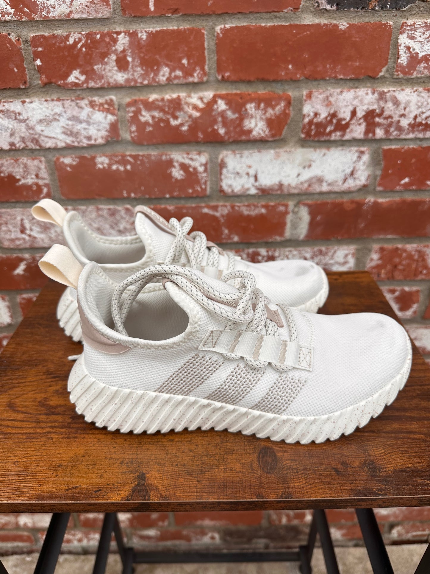 Adidas Size 7.5 Women’s Shoes