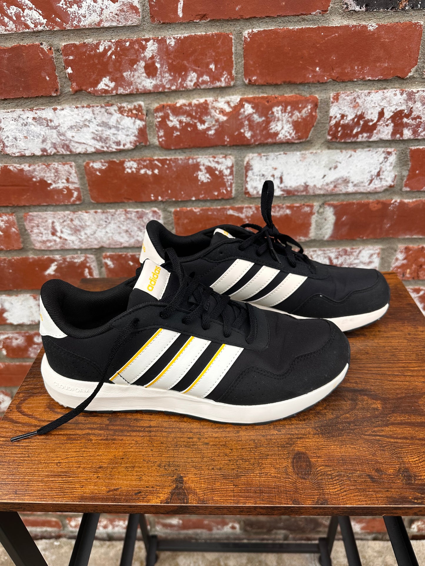 Adidas Size 6 Women’s Shoes