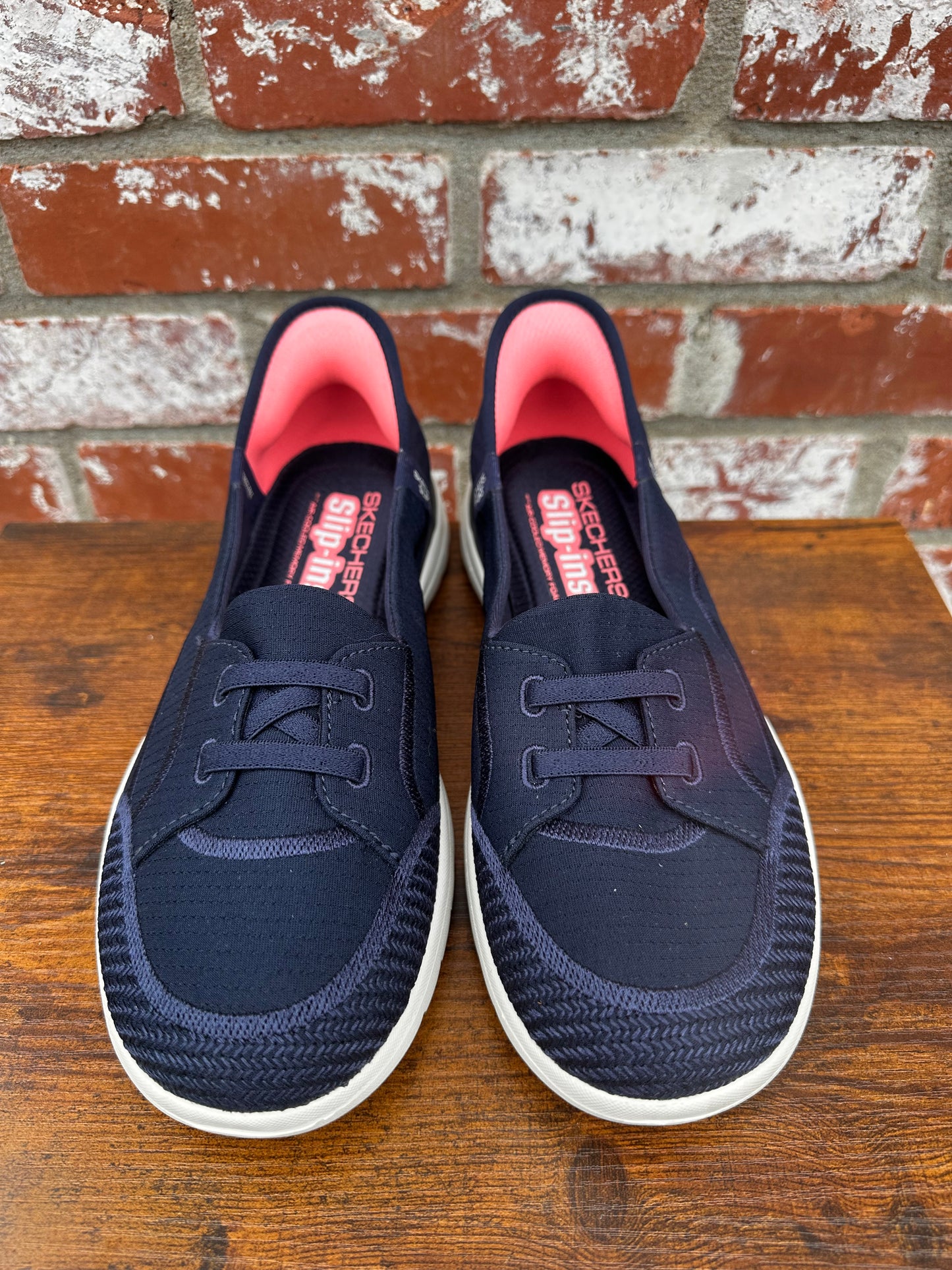 Sketchers Size 8.5 Women’s Shoes