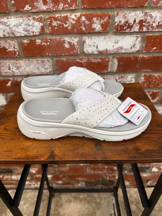 Sketchers Arch Fit Size 10 Women’s Flip Flops