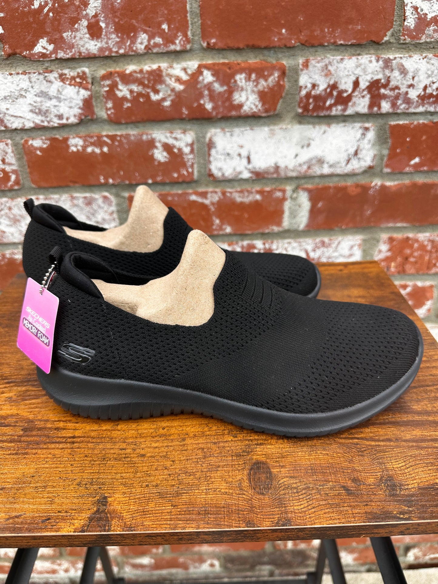 Sketchers Size 7.5 Women’s Shoes