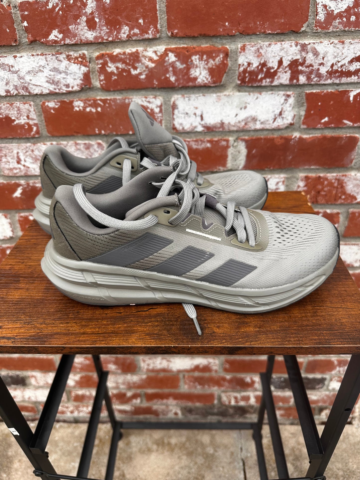 Adidas Size 9 Men’s Shoes