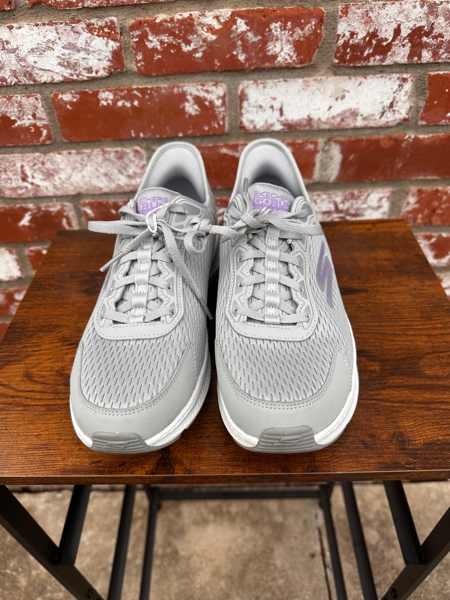 Sketcher’s Go Run Size 9.5 Women’s Shoes