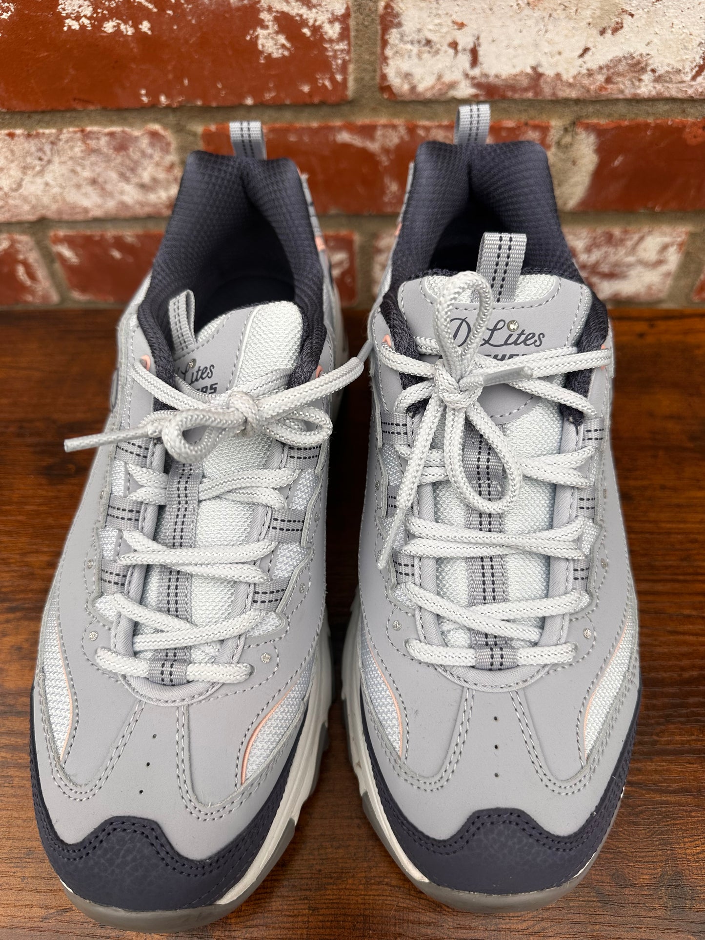 Sketchers D’Lites Women’s Size 9 Shoes