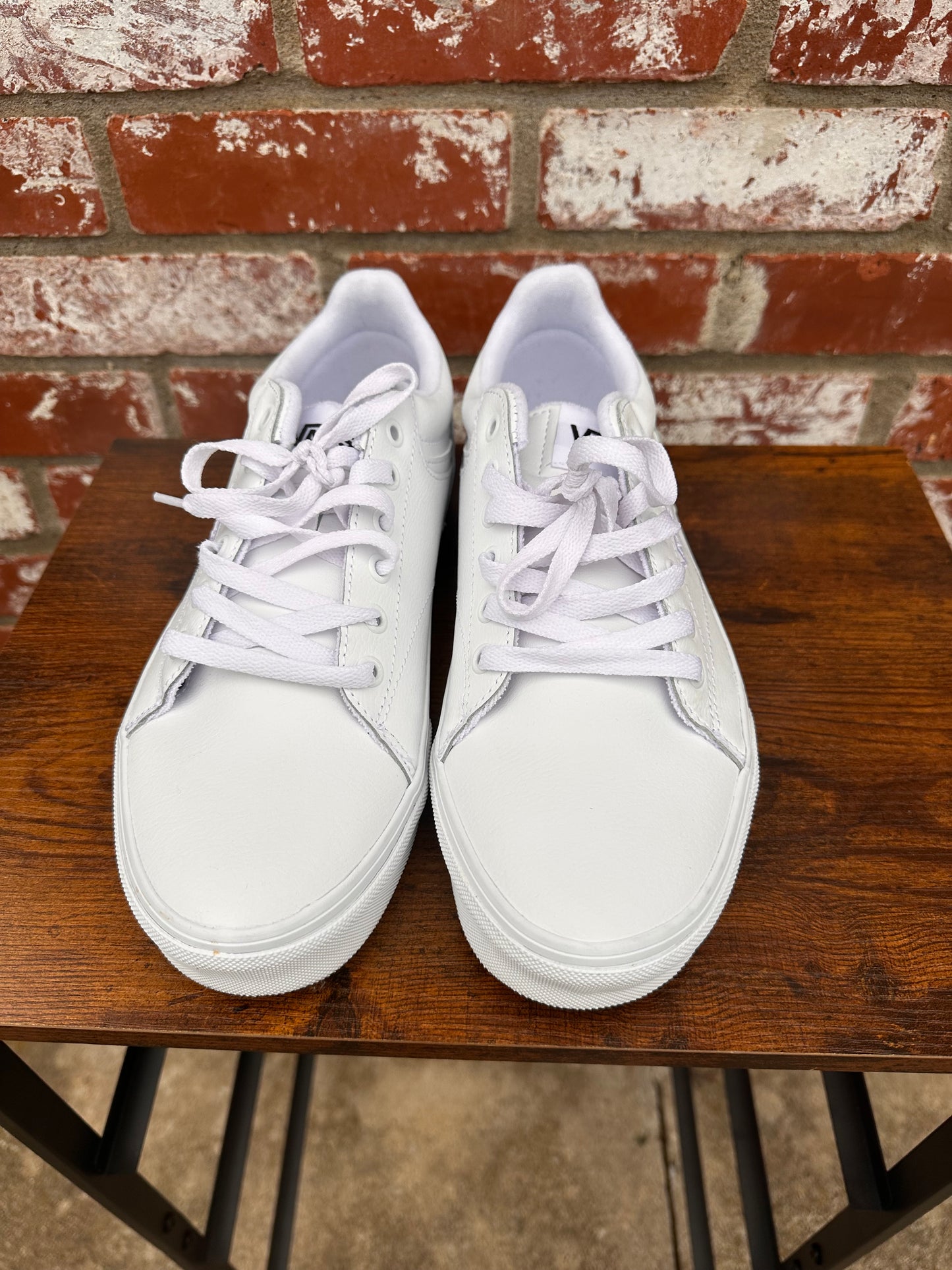 Vans Men’s Size 9 Leather Shoes