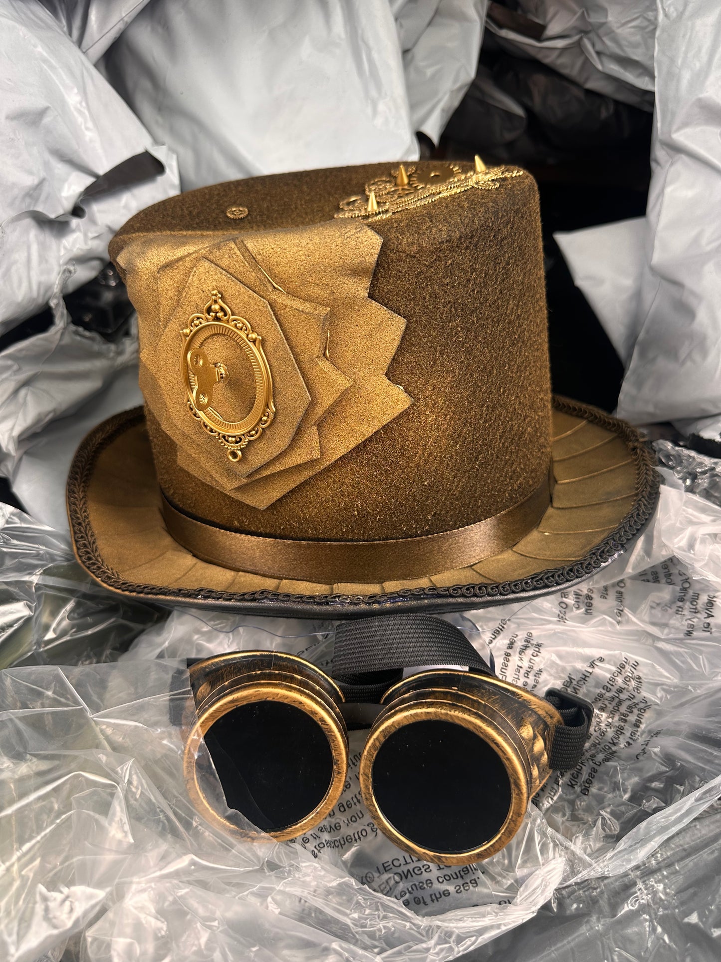 Costume Hat & Goggles