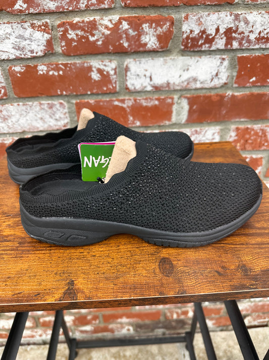 Sketchers Size 8 Women’s Slip-On Shoes