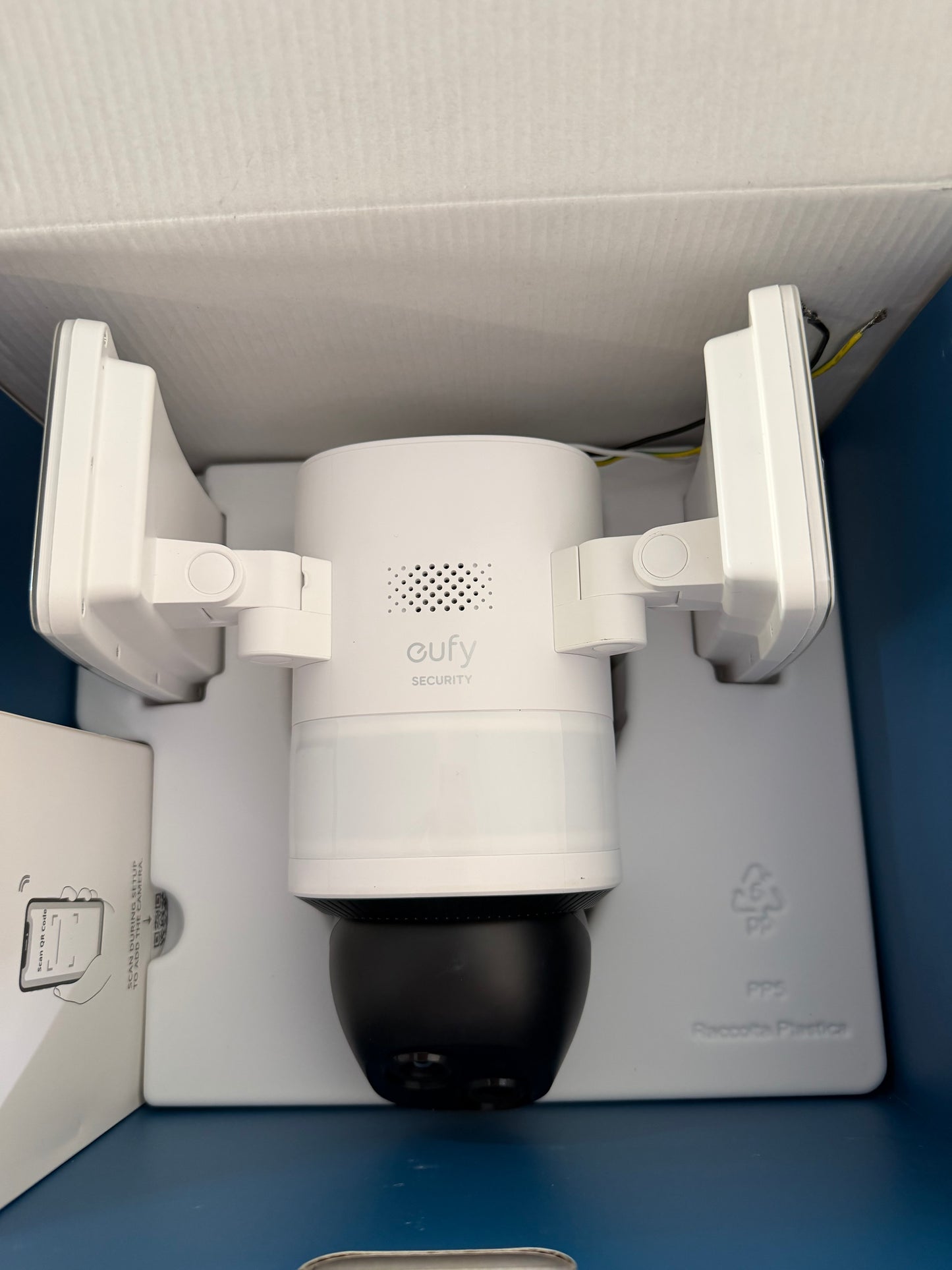 Eufy Floodlight Cam E340