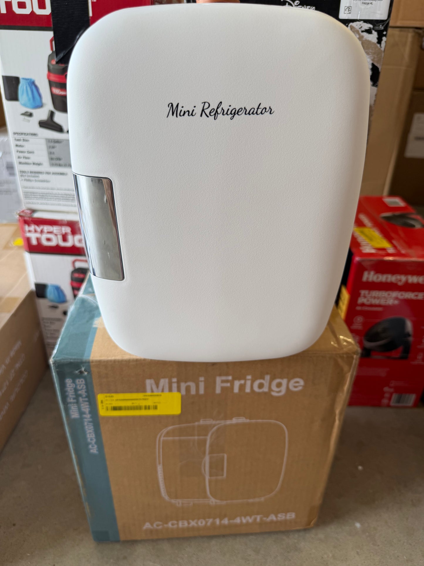 Mini Fridge - Can plug into wall or vehicle
