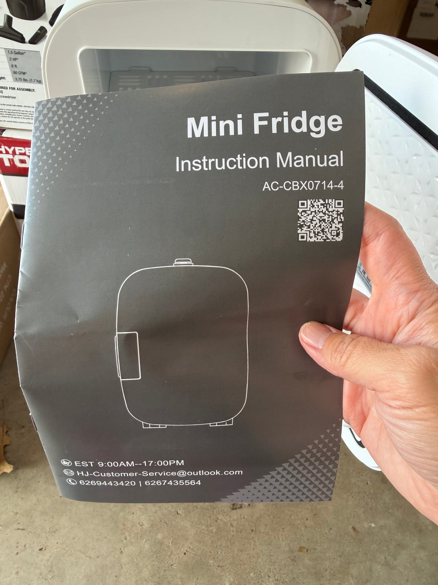 Mini Fridge - Can plug into wall or vehicle